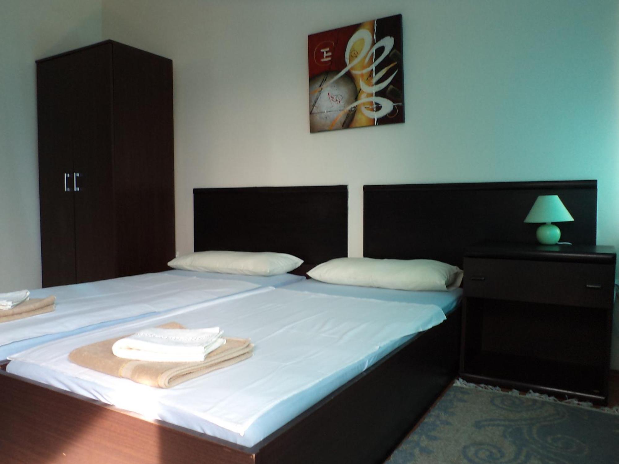 Motel Le Village Skopje Bagian luar foto
