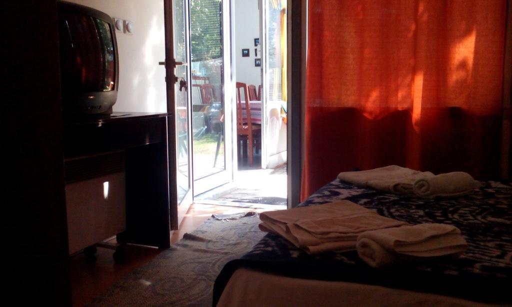 Motel Le Village Skopje Bagian luar foto